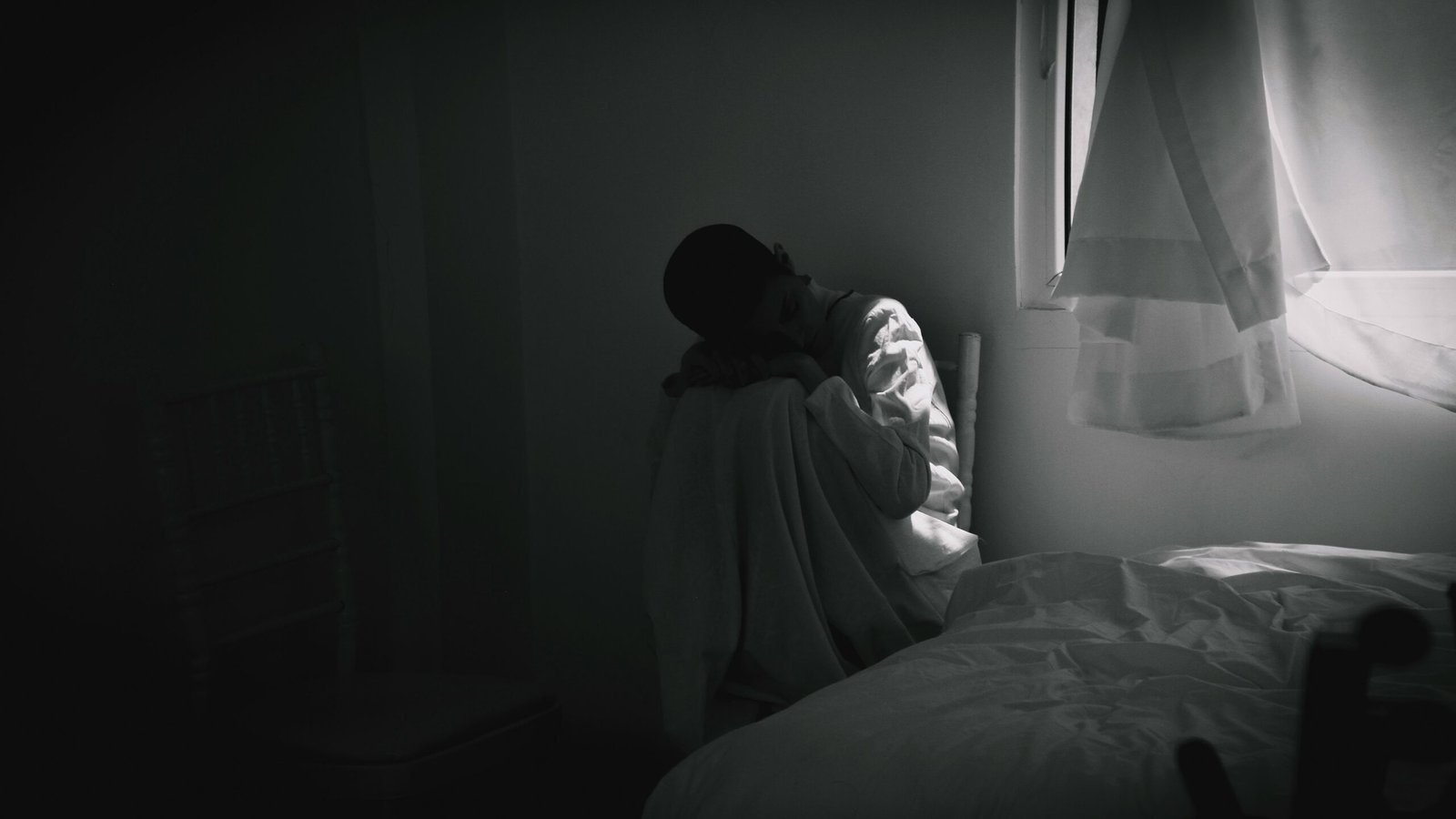 The Emotional Difference: Loneliness vs. Being Alone