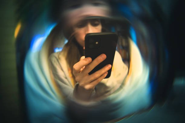 The Mental Toll of Doom Scrolling: Scrolling and Sinking